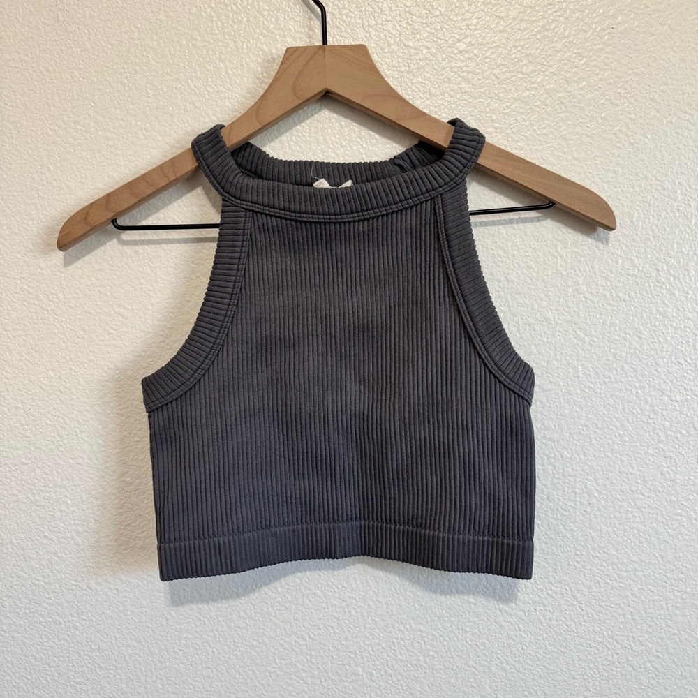 Bundle of Cream and Dark Gray Cropped tank tops - Picture 4 of 6